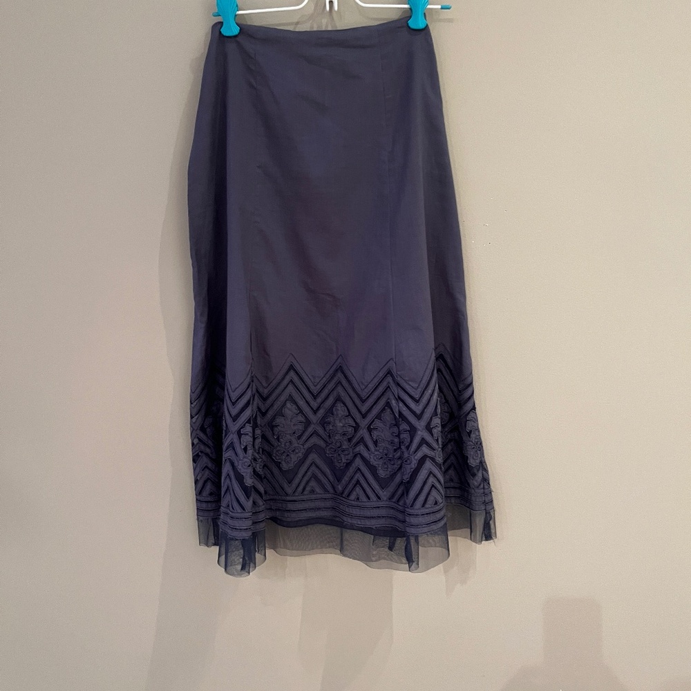 Beautiful vintage blue cotton embroidered midi skirt, size 4, side zip